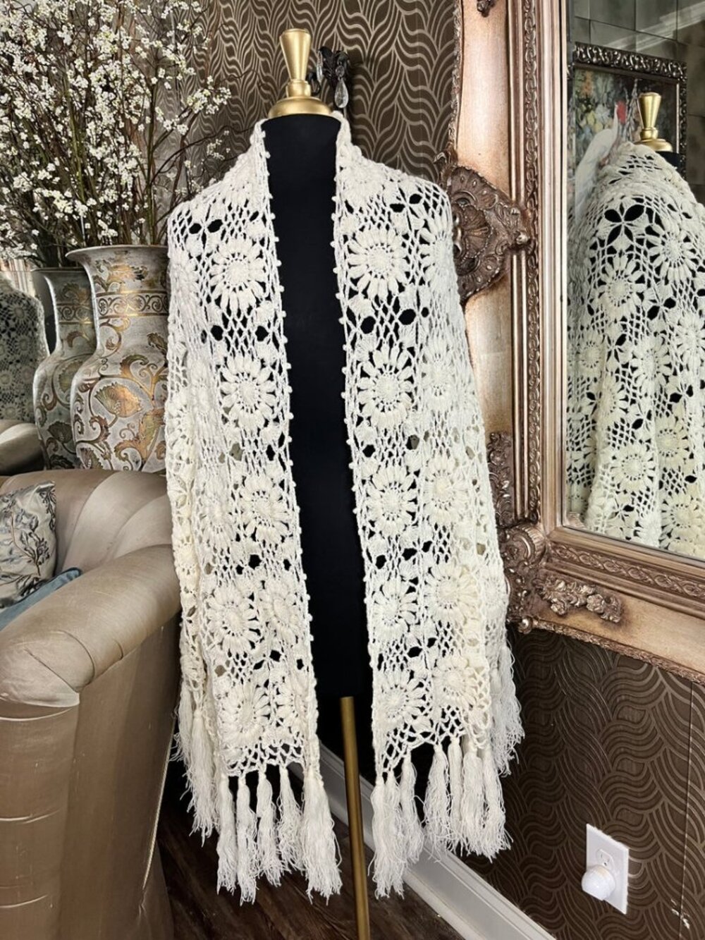 Glantex vintage white crochet floral patterns long fringe at bottom shawl